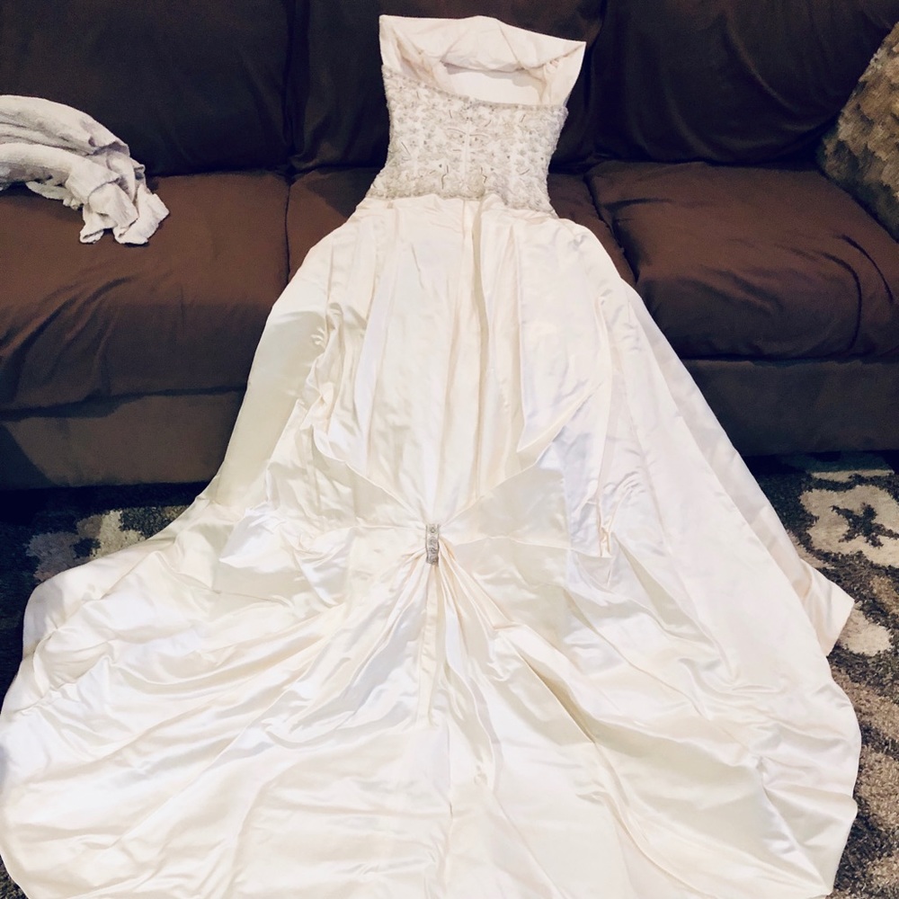 Jim Hjelm Couture Wedding Gown - Picture 1 of 1